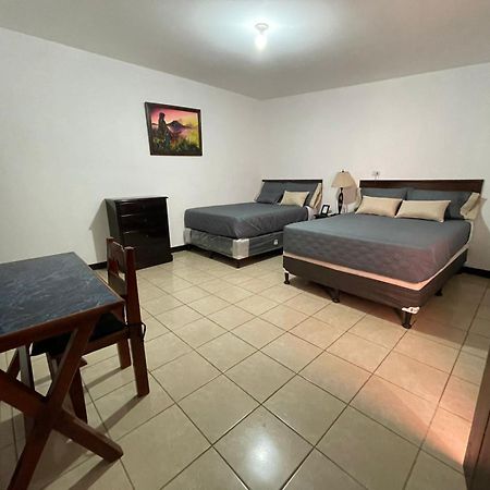 Judys Home - Bed And Breakfast Реталулеу Номер фото