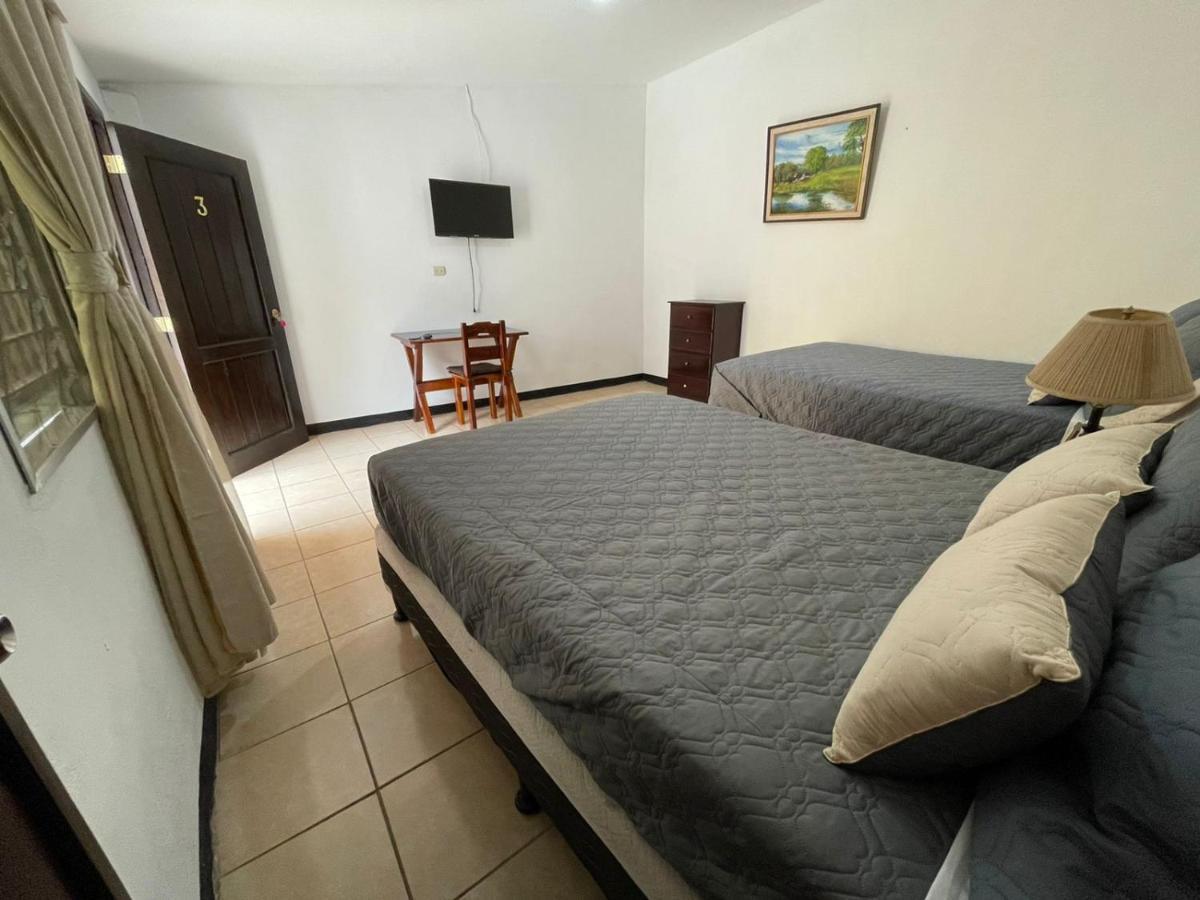 Judys Home - Bed And Breakfast Реталулеу Экстерьер фото