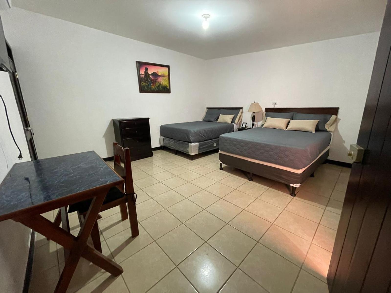 Judys Home - Bed And Breakfast Реталулеу Номер фото